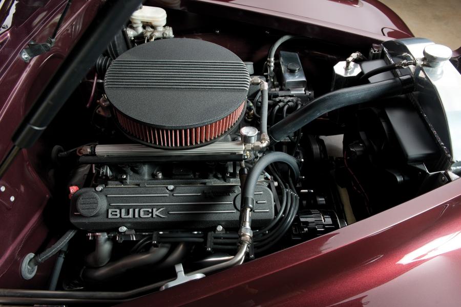 Моторный отсек Buick Blackhawk Concept 2000 года  (фото 10 из 14)